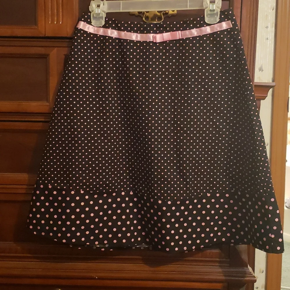 Juniors black skirt w/ pink polka dots - Picture 1 of 4